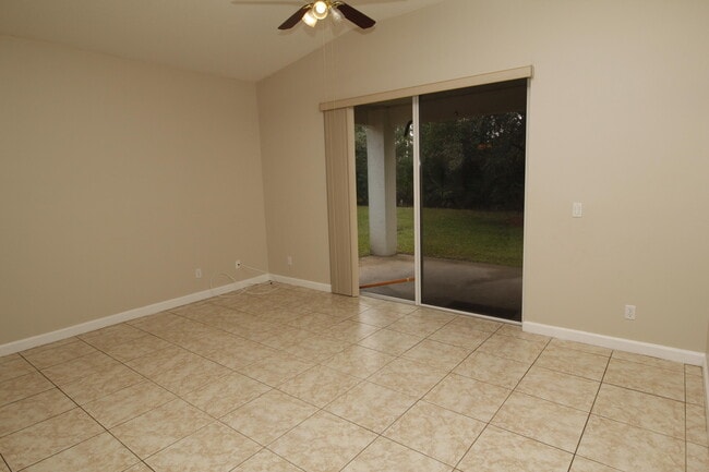 Building Photo - 523 Gardendale Cir SE