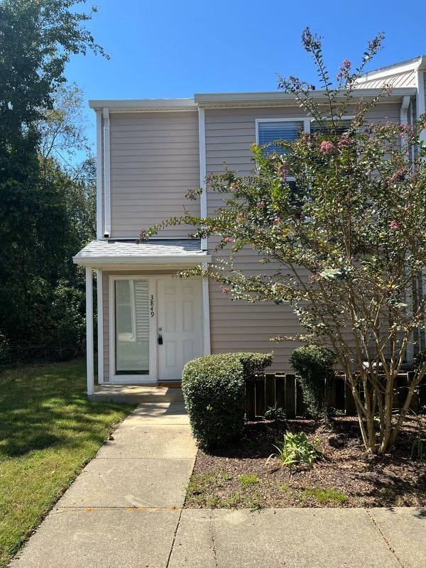 Building Photo - 3849 Staffordshire Ln