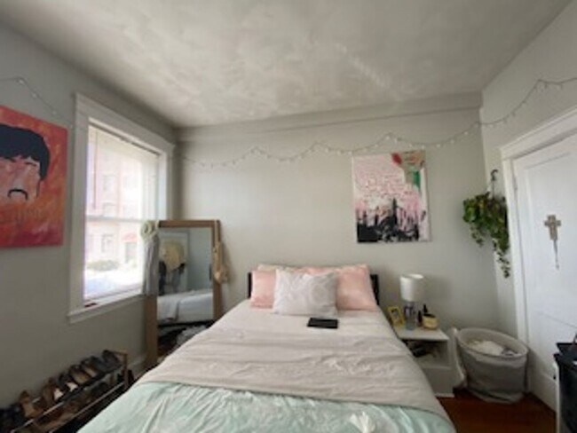 Foto del edificio - 2BR 1Bth unit. Heat/Hot Water included. Great location!