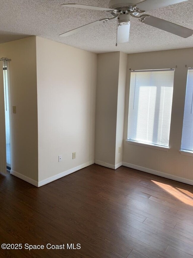 Building Photo - 3545 Sable Palm Ln