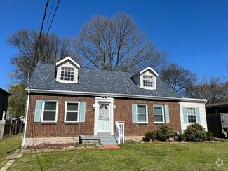 Building Photo - 921 Cahal Ave