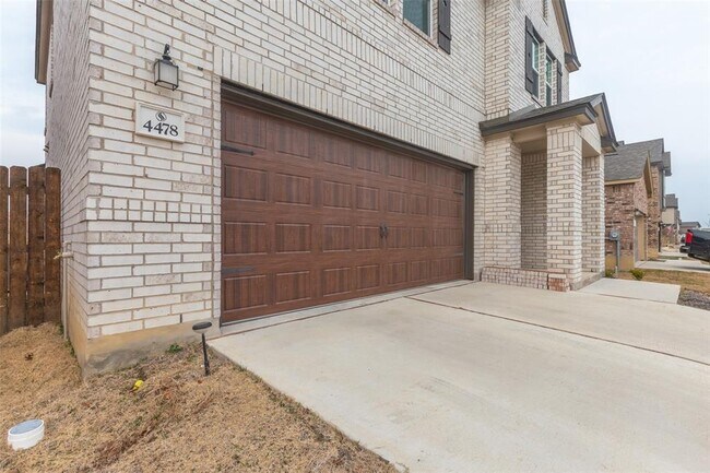 Foto del edificio - 4478 Acerno St