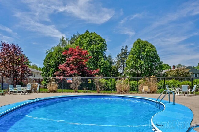 Building Photo - Maple Ridge Apartments