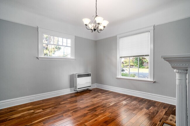 Building Photo - 1429 Grand St