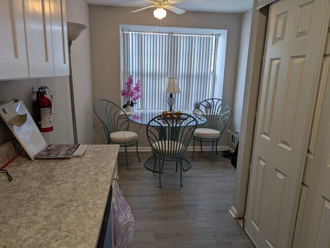 Foto del edificio - 38 River Bank Dr