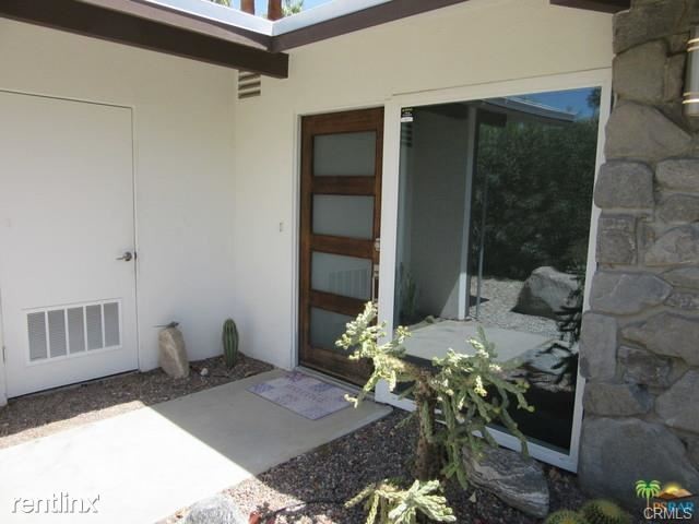Building Photo - 3 br, 2 bath House - 206 N Burton Way
