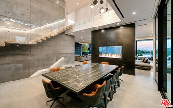 Building Photo - 1140 Summit Dr