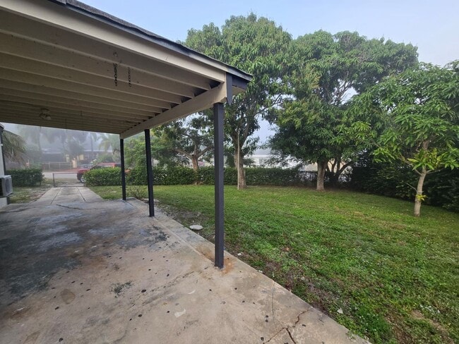 Building Photo - Charming corner lot home in Palm Beach County - 2 Bedroom 1 Bathroom