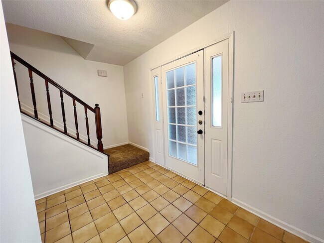 Building Photo - 616 Valley Spring Dr