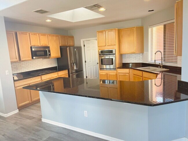 Foto del edificio - 8069 N Painted Feather Dr