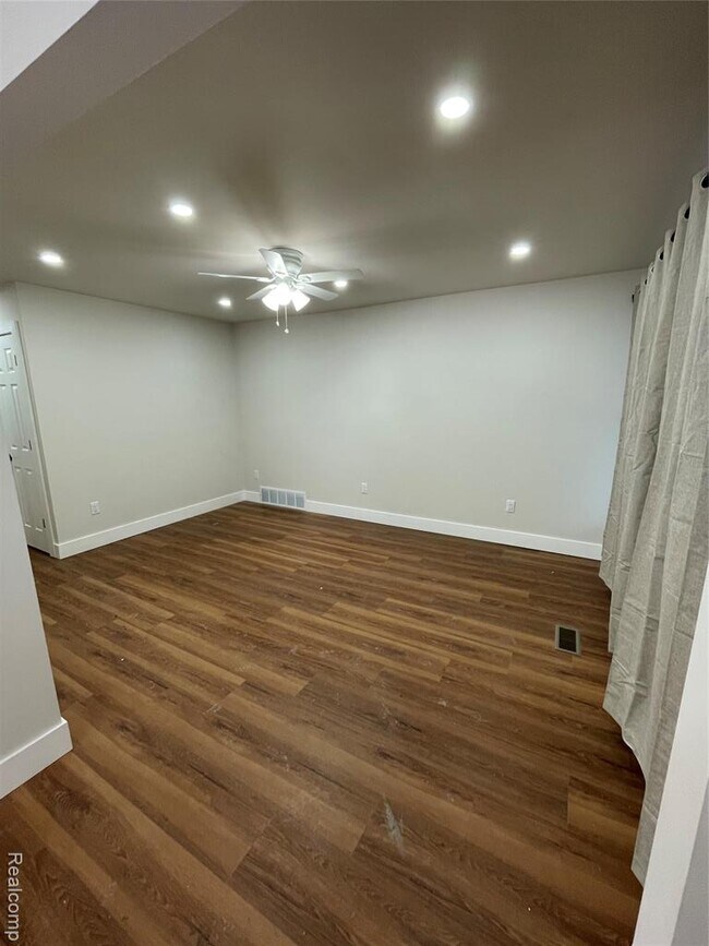 Foto del edificio - 8634 Patton St