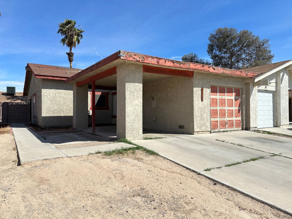 Primary Photo - PARK VILLAS #02