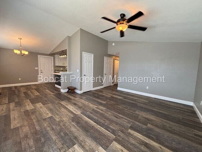 Building Photo - 2066 Southridge Ct