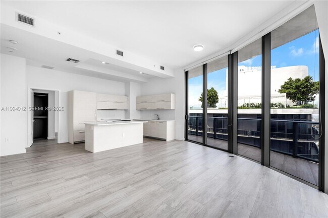 Foto del edificio - 45 SW 9th St