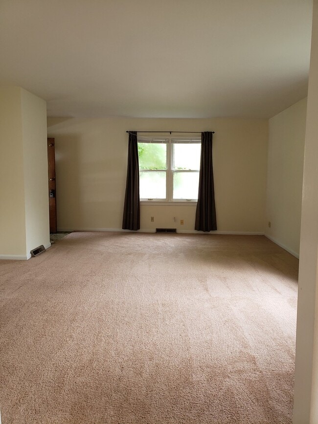 Foto del edificio - 3 bedroom, 2 bath Home: Available July 2026!