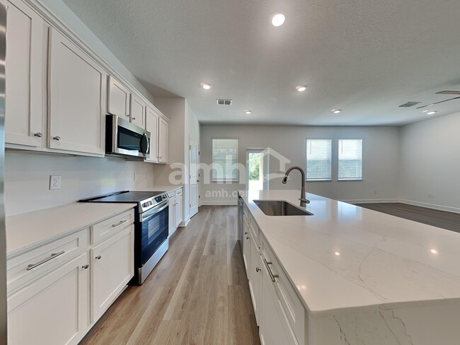 Building Photo - 16656 Cheyanne Ct