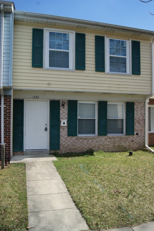 Building Photo - 1523 Charlestown Dr
