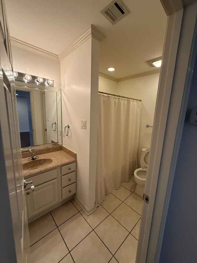 Building Photo - 529 Versailles Blvd