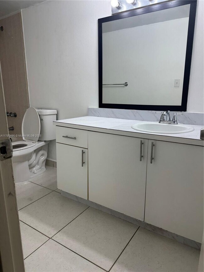 Foto del edificio - 17650 NW 68th Ave