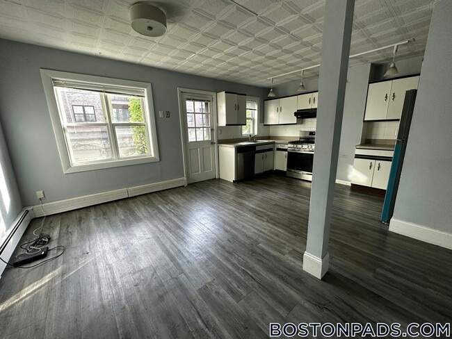 Building Photo - 195 Maverick St