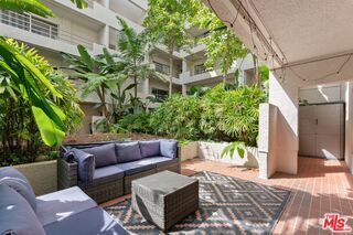 Foto del edificio - 1131 Alta Loma Rd