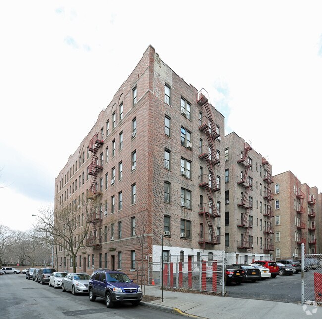 Building Photo - 375 E Mosholu Pky N