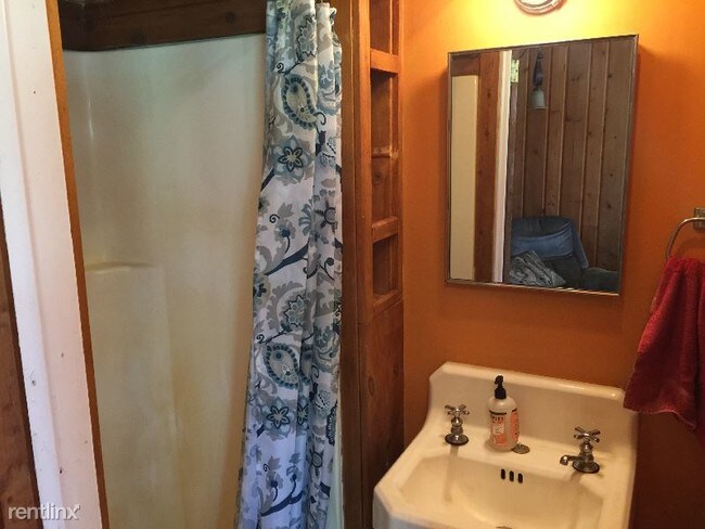 Foto del edificio - 1 br, 1 bath House - 290 C Street