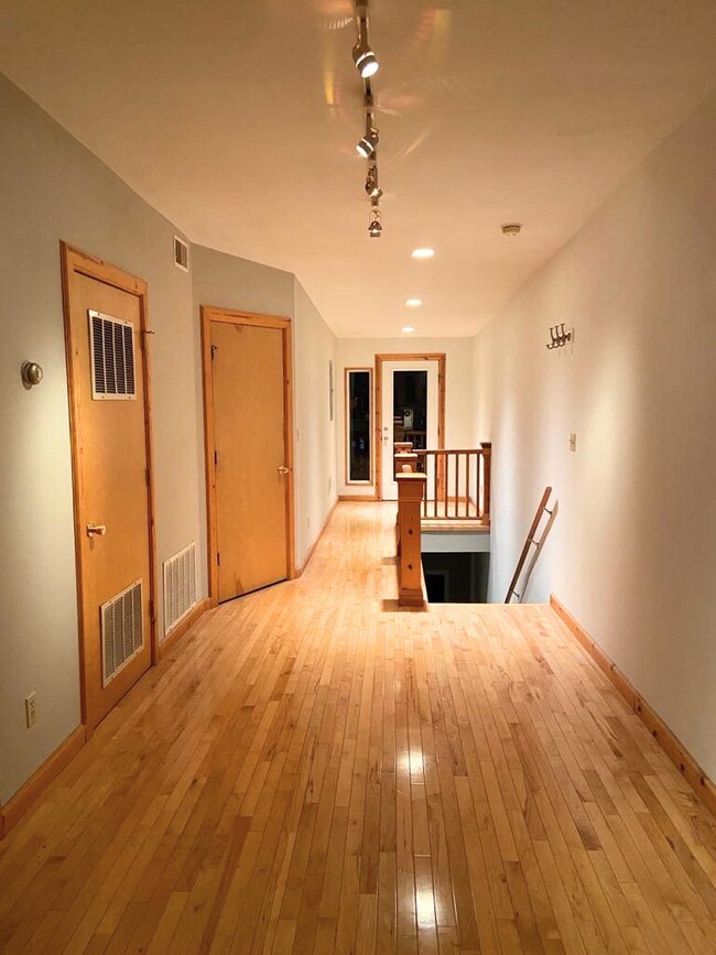 Foto del edificio - 1844 W 25th St