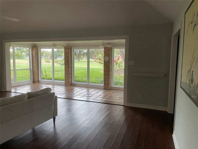Foto del edificio - 314 Fox Briar Ln