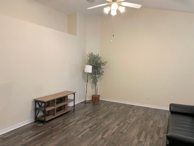 Foto del edificio - 2477 Gulf Breeze Ave