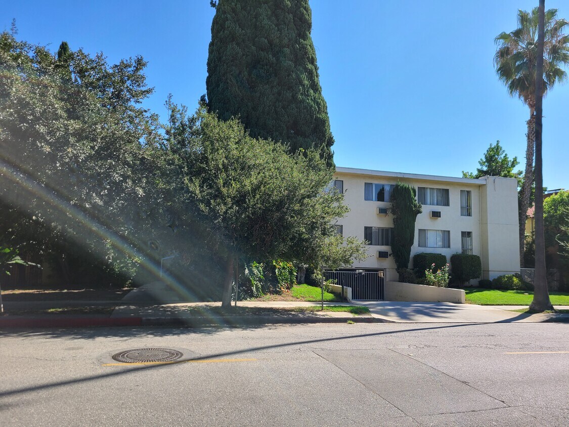 160 S El Molino Ave, Pasadena, CA 91101 Apartments Pasadena, CA