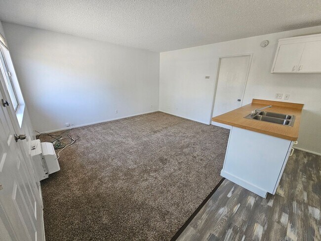 Foto del edificio - 1 Bedroom 1 Bath Triplex Unit in Los Molinos!