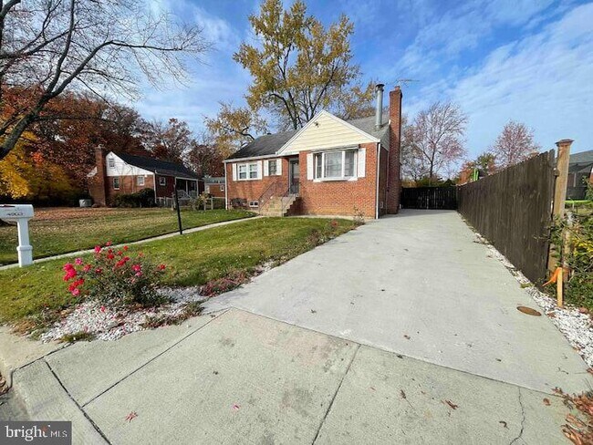 Foto del edificio - 4903 N Barnaby Ln