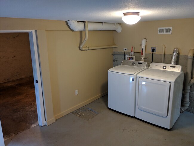 Laundry - 7138 N Central St