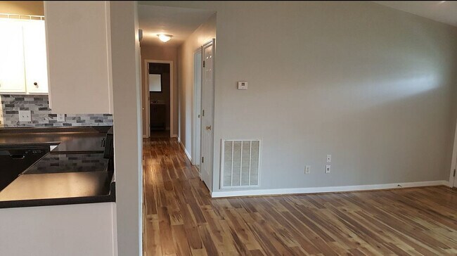 Foto del edificio - 811 Waterfield Dr