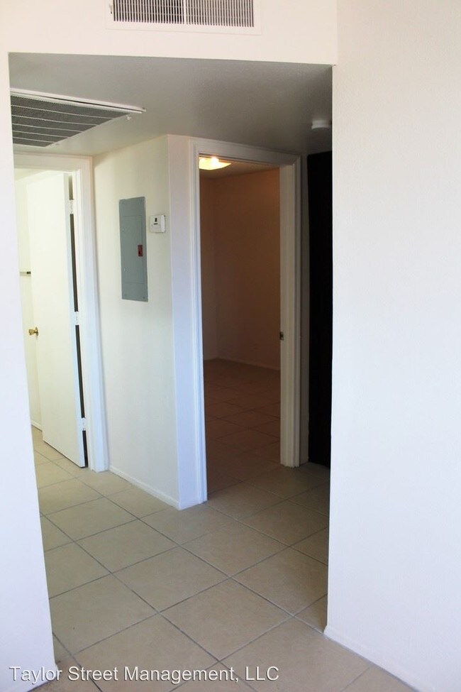 Foto del edificio - 709 E Hazel Dr