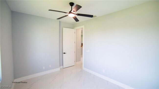 Foto del edificio - 2401-2403 Matena Ave S