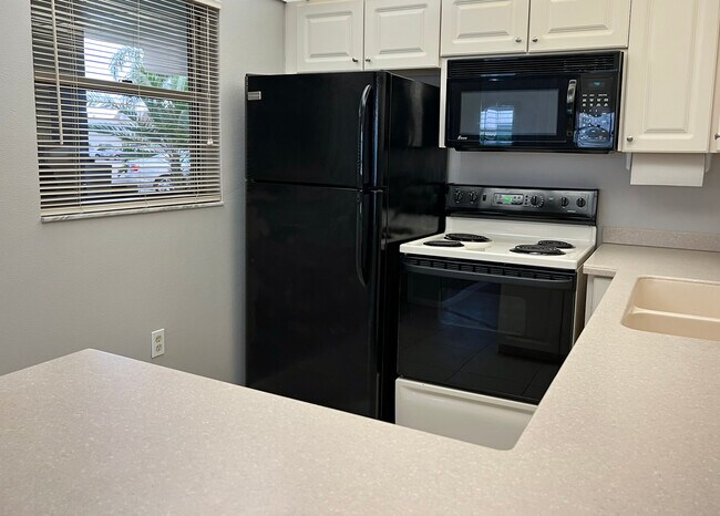 Foto del edificio - 7231 W Country Club Dr N