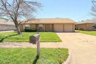 Building Photo - 1118 Crescent Ln