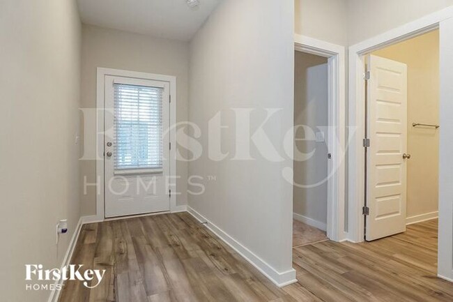 Building Photo - 683 Troubadour Ln