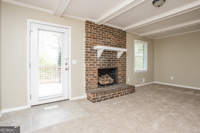 Building Photo - 680 N Kingsley Dr