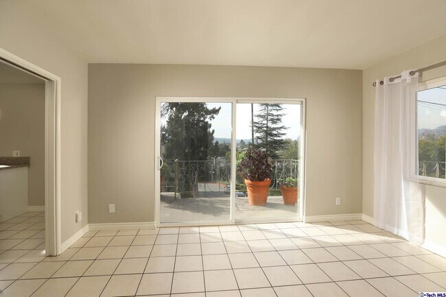 Building Photo - 1440 Verd Oaks Dr