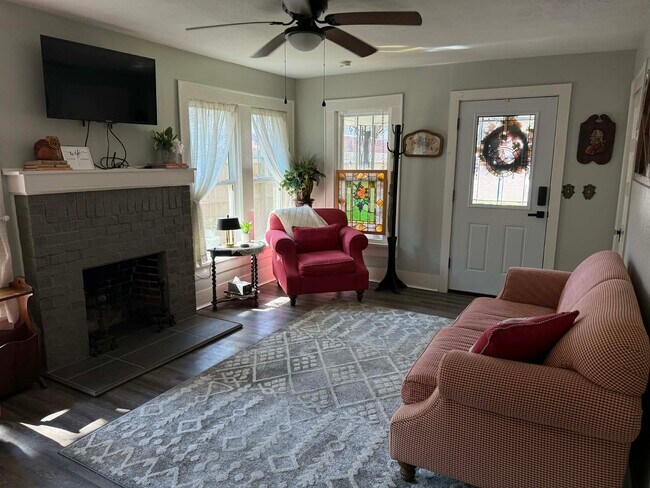 Building Photo - 606 N Polk St