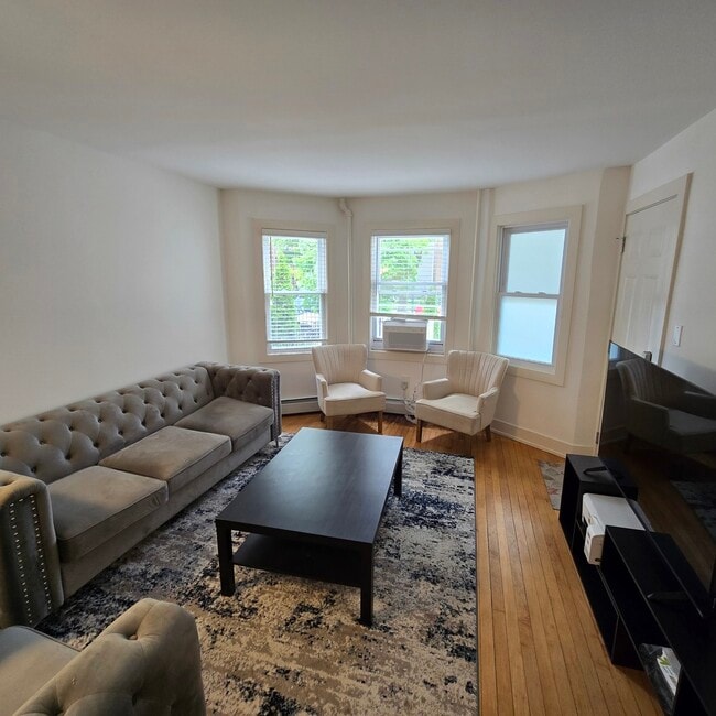 Foto del edificio - 4137 N Bernard St