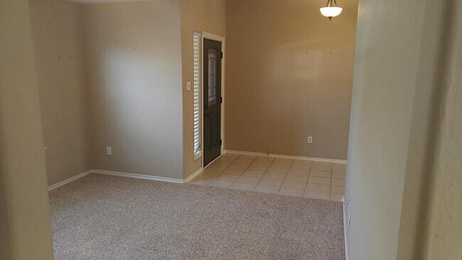 Foto del edificio - 5104 Big Spring Dr