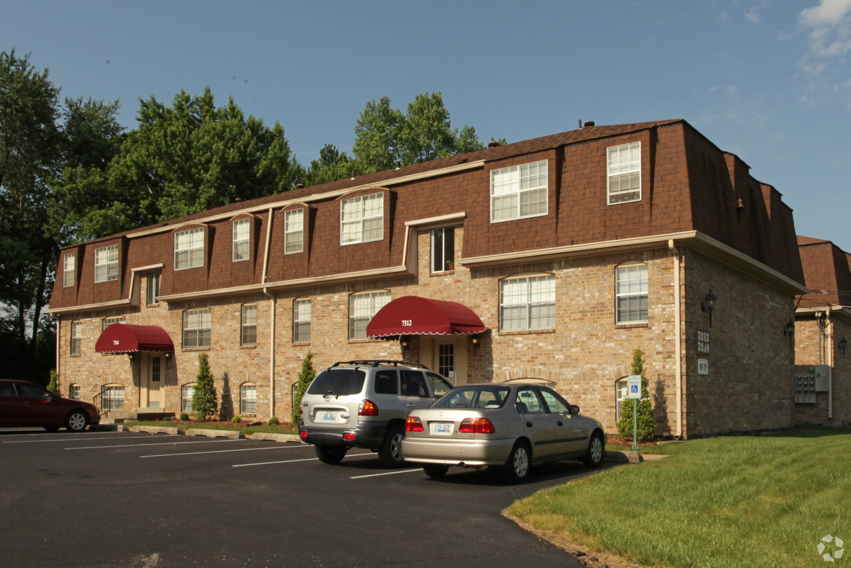 Primary Photo - Hallmark Apartments