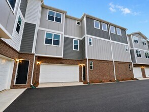 Building Photo - 8931 Sharonbrook Dr