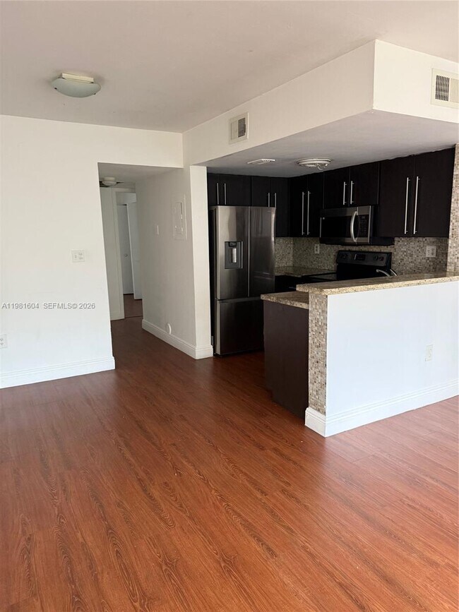 Foto del edificio - 8665 NW 6th Ln