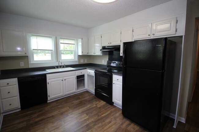 Building Photo - 3 bed/1 bath home