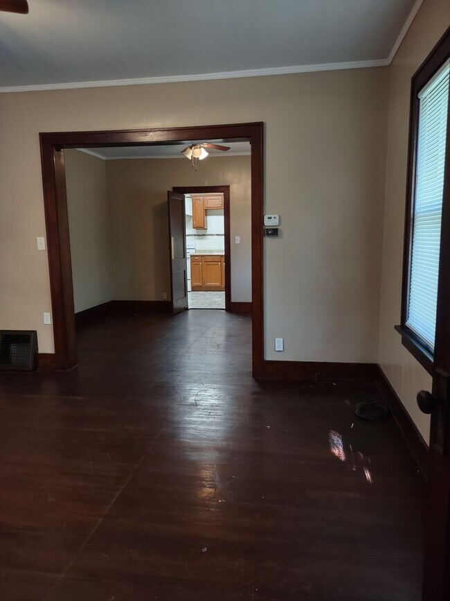 Building Photo - 1417 N 31st St Charming 3 bed 2 bath Townh...